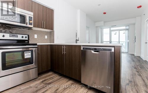 1606 - 65 Speers Road, Oakville, ON - Indoor Photo Showing Kitchen With Stainless Steel Kitchen With Upgraded Kitchen