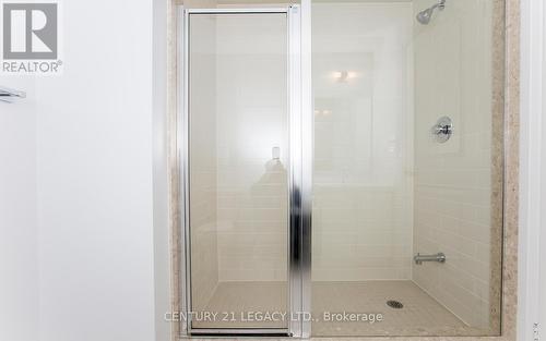 1606 - 65 Speers Road, Oakville, ON - Indoor Photo Showing Bathroom