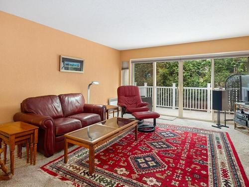 31-5951 Lakes Rd, Duncan, BC - Indoor Photo Showing Living Room