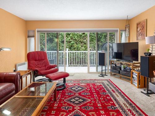 31-5951 Lakes Rd, Duncan, BC - Indoor Photo Showing Living Room