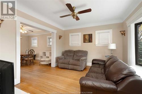 891 Louis, Windsor, ON - Indoor Photo Showing Living Room