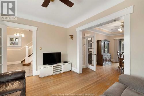 891 Louis, Windsor, ON - Indoor Photo Showing Living Room