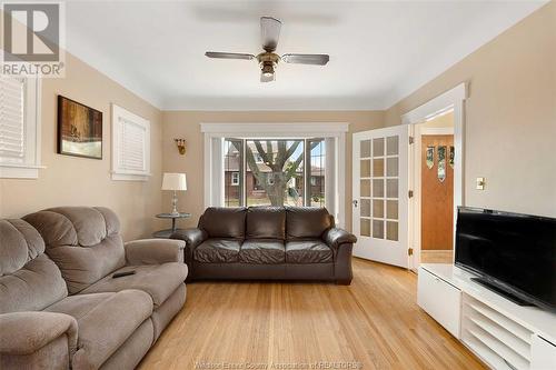 891 Louis, Windsor, ON - Indoor Photo Showing Living Room