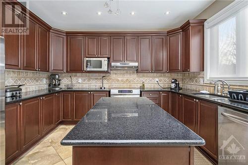 119 Whitestone Drive, Ottawa, ON - Indoor Photo Showing Kitchen With Double Sink