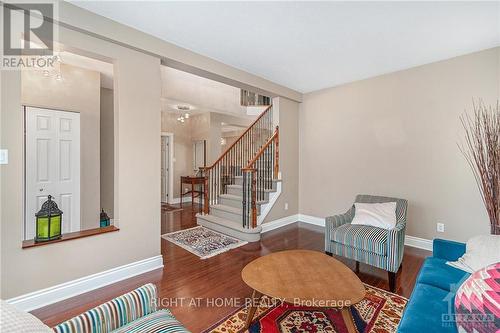 119 Whitestone Drive, Ottawa, ON - Indoor Photo Showing Living Room