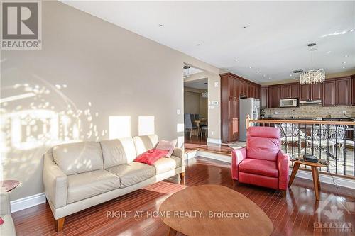 119 Whitestone Drive, Ottawa, ON - Indoor Photo Showing Living Room