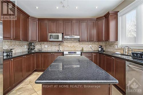 119 Whitestone Drive, Ottawa, ON - Indoor Photo Showing Kitchen With Double Sink