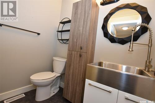 211 Victor Terrace, Dalmeny, SK - Indoor Photo Showing Bathroom