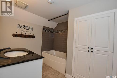 211 Victor Terrace, Dalmeny, SK - Indoor Photo Showing Bathroom