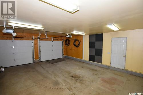 211 Victor Terrace, Dalmeny, SK - Indoor Photo Showing Garage