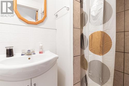 19 Cowan Avenue, St John'S, NL - Indoor Photo Showing Bathroom