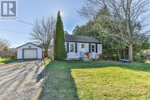 Adorable home with detached garage - 8 George Street, Norfolk (Langton), ON - Outdoor