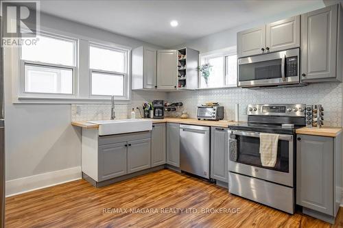 171 Elm Street, Port Colborne (878 - Sugarloaf), ON - Indoor Photo Showing Kitchen