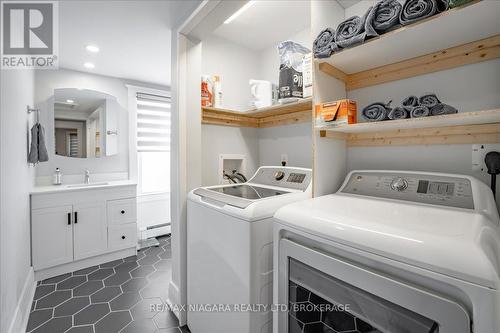 171 Elm Street, Port Colborne (878 - Sugarloaf), ON - Indoor Photo Showing Laundry Room