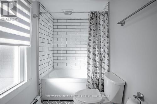 171 Elm Street, Port Colborne (878 - Sugarloaf), ON - Indoor Photo Showing Bathroom