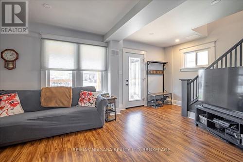 171 Elm Street, Port Colborne (878 - Sugarloaf), ON - Indoor Photo Showing Living Room