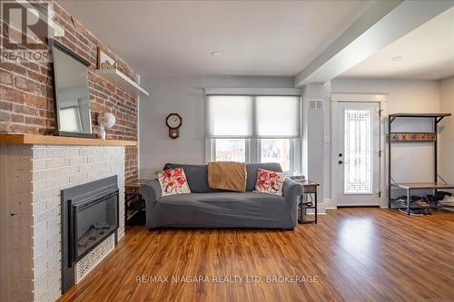 171 Elm Street, Port Colborne (878 - Sugarloaf), ON - Indoor Photo Showing Living Room With Fireplace