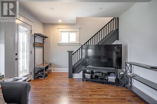 171 Elm Street, Port Colborne (878 - Sugarloaf), ON - Indoor Photo Showing Living Room