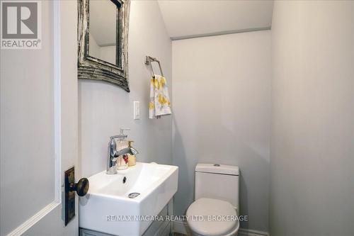 171 Elm Street, Port Colborne (878 - Sugarloaf), ON - Indoor Photo Showing Bathroom