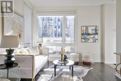 Th1 - 51 Florence Street, Toronto, ON - Indoor Photo Showing Living Room