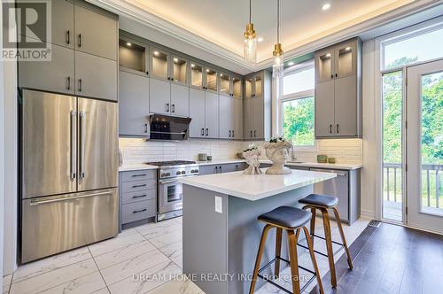 214 Yorkton Boulevard, Markham, ON - Indoor Photo Showing Kitchen With Upgraded Kitchen