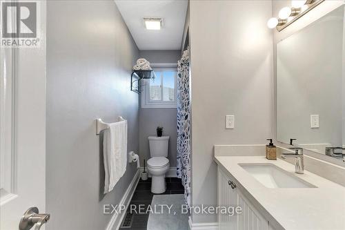 795 Rose Lane, Innisfil, ON - Indoor Photo Showing Bathroom