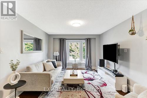 795 Rose Lane, Innisfil, ON - Indoor Photo Showing Living Room