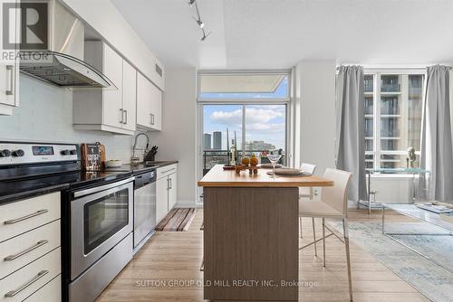 1008 - 75 North Park Road, Vaughan, ON - Indoor Photo Showing Kitchen With Upgraded Kitchen