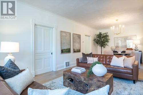 39 Henderson Street, Centre Wellington, ON - Indoor Photo Showing Living Room