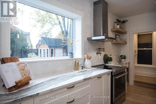 39 Henderson Street, Centre Wellington, ON - Indoor Photo Showing Kitchen