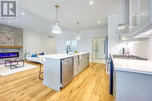 6755 Shaker Lane, Plympton-Wyoming, ON - Indoor Photo Showing Kitchen With Upgraded Kitchen