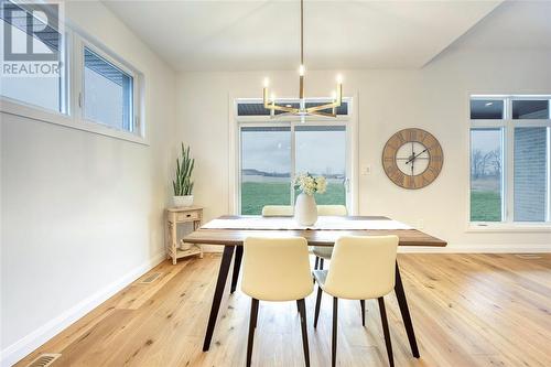 6755 Shaker Lane, Plympton-Wyoming, ON - Indoor Photo Showing Dining Room