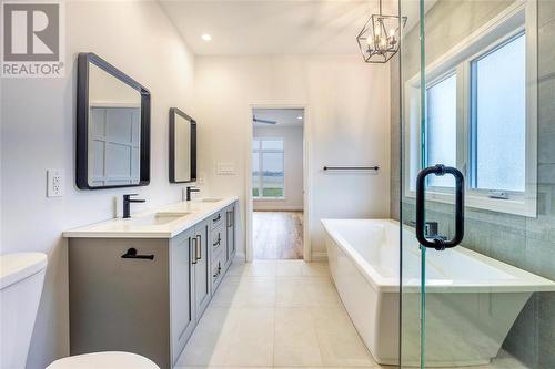 6755 Shaker Lane, Plympton-Wyoming, ON - Indoor Photo Showing Bathroom