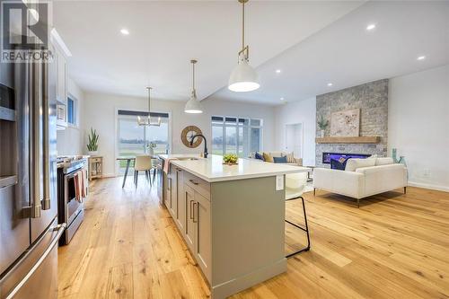 6755 Shaker Lane, Plympton-Wyoming, ON - Indoor Photo Showing Kitchen With Upgraded Kitchen