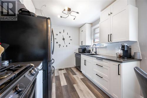 384 Bentinck Street, St Clair, ON - Indoor Photo Showing Kitchen