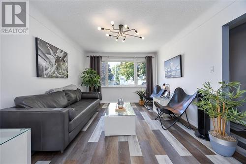 384 Bentinck Street, St Clair, ON - Indoor Photo Showing Living Room