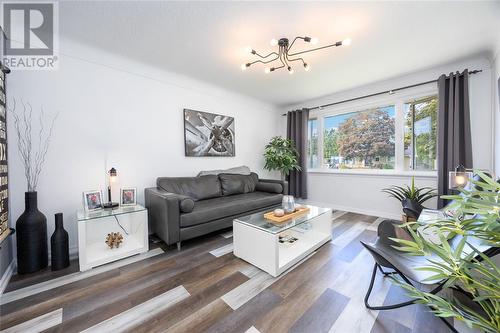 384 Bentinck Street, St Clair, ON - Indoor Photo Showing Living Room