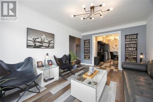 384 Bentinck Street, St Clair, ON - Indoor Photo Showing Living Room