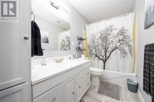 384 Bentinck Street, St Clair, ON - Indoor Photo Showing Bathroom