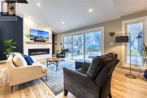 5168 Lakeshore Road, Plympton-Wyoming, ON - Indoor Photo Showing Living Room With Fireplace