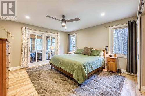 5168 Lakeshore Road, Plympton-Wyoming, ON - Indoor Photo Showing Bedroom