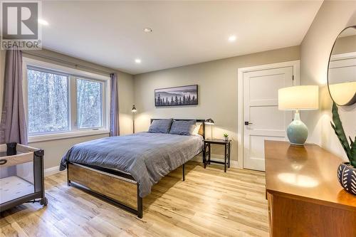 5168 Lakeshore Road, Plympton-Wyoming, ON - Indoor Photo Showing Bedroom