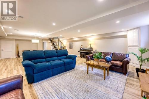 5168 Lakeshore Road, Plympton-Wyoming, ON - Indoor Photo Showing Living Room