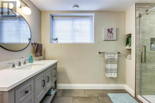 5168 Lakeshore Road, Plympton-Wyoming, ON - Indoor Photo Showing Bathroom