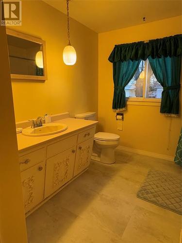 1073 Thompson Street, Sarnia, ON - Indoor Photo Showing Bathroom