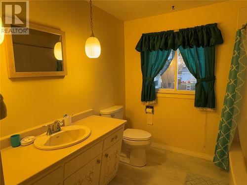 1073 Thompson Street, Sarnia, ON - Indoor Photo Showing Bathroom