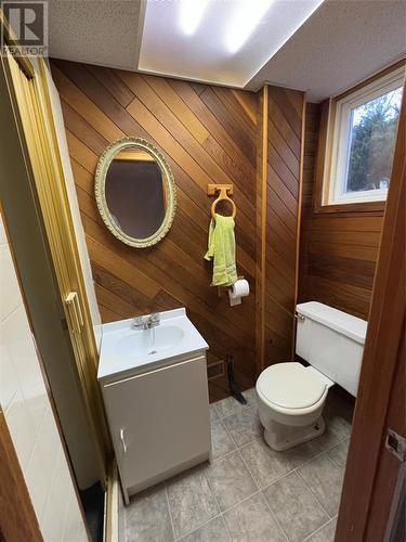 1073 Thompson Street, Sarnia, ON - Indoor Photo Showing Bathroom