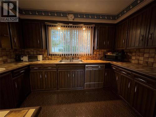 1073 Thompson Street, Sarnia, ON - Indoor Photo Showing Kitchen With Double Sink