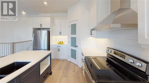 654 Ketter Way, Plympton-Wyoming, ON - Indoor Photo Showing Kitchen