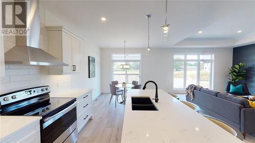 654 Ketter Way, Plympton-Wyoming, ON - Indoor Photo Showing Kitchen With Upgraded Kitchen